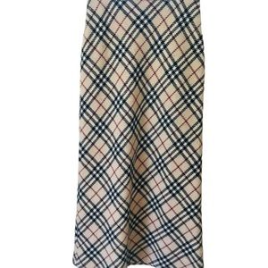 Burberry signature nova check wool midi skirt. Zip/button closures. Rayon lining